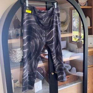 NWOT Nike Capri Running Tights